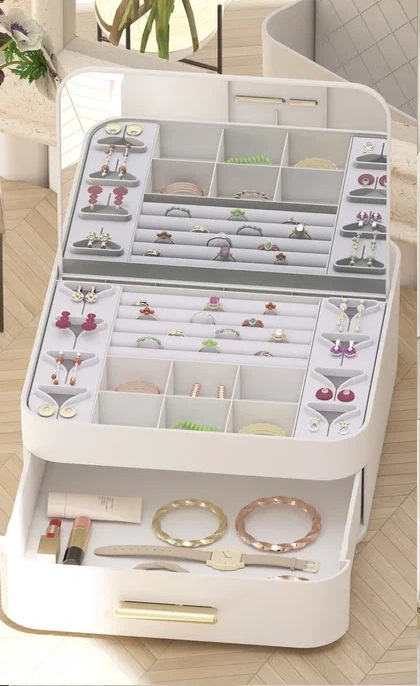 URVE HOUSE BY HOUSE AYNALI MAKYAJ ORGANIZERI *12